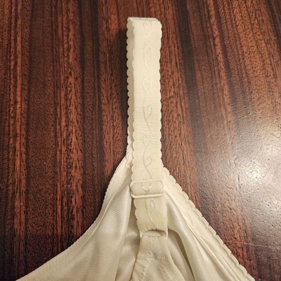 Wacoal 857109 Simple Shaping Minimizer Bra Size 42D White EUC - Picture 9 of 11